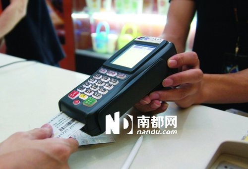 东莞社保卡首日:1元看电影