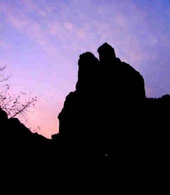 雁荡山夫妻峰夜景灵峰景区为雁荡山的东大门,总面积约46平方公里.