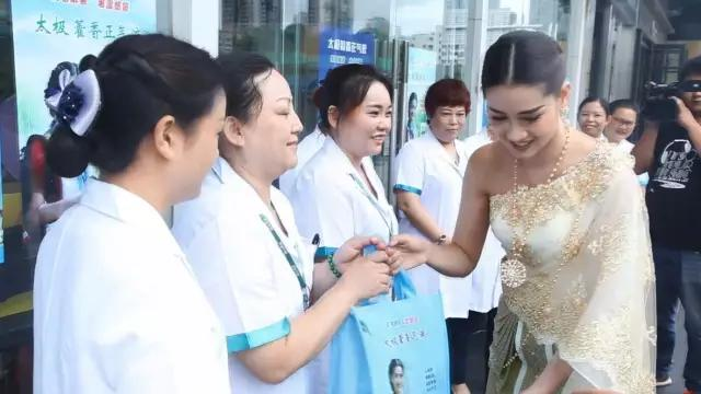 情系高温岗位,太极藿香亚洲推广大使阿美娜走