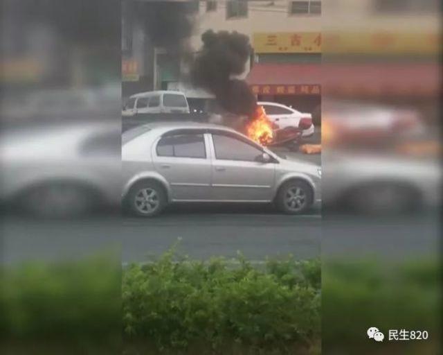 梅州一女子開摩托突然起火 她還想從火中取回柚子