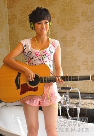 段林希很有料 <em>快女</em>身材大PK-女生<em>宿舍</em>-广州黄