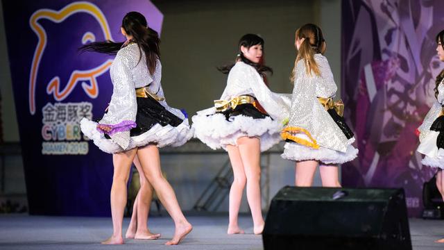 当直播女主播穿上衣服, SNH48 和相声的春天也