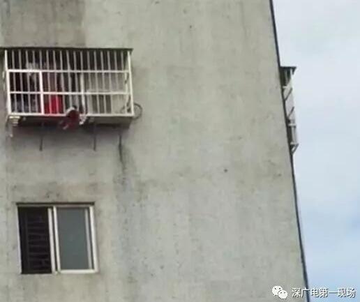 深圳好多人聚在一起抬頭看，心都揪緊了