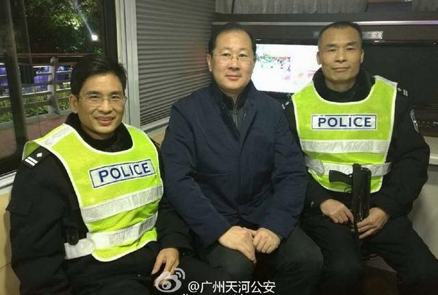 广州书记夜里独自一人散步