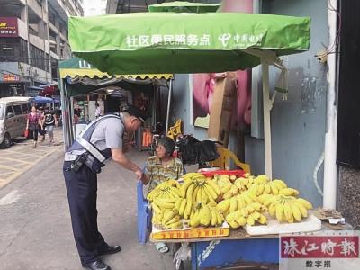禪城城管設(shè)置疏導(dǎo)點(diǎn)貼心安置賣蕉阿婆