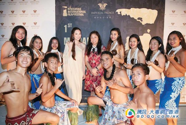 吴佩慈早前跟男友母亲崔丽杰出席塞班电影节.