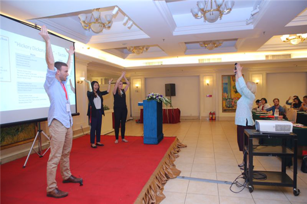 国际论坛问道教育发展 艺术盛宴助力慈善公益