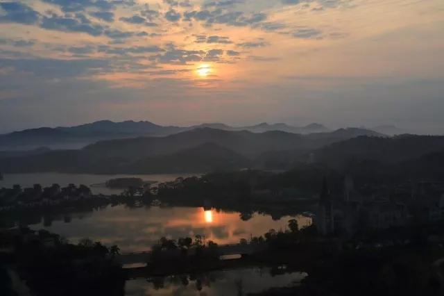 ��ɽ�����غ����ϻ�԰�Ƶꡪ�����жȼ����չ�����ѡ֮��