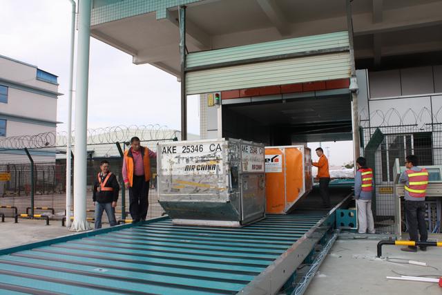 广州白云机场国际1号货站引进大型安检机