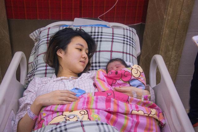 恒大铁闸金英权喜获千金 爱妻享奢华定制分娩