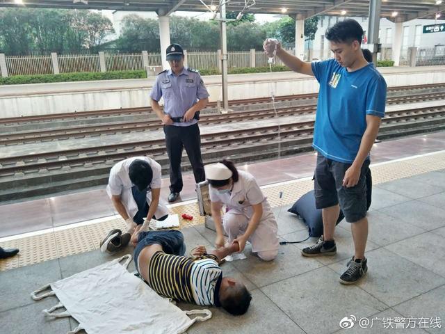 清遠(yuǎn)一男子高鐵站暈倒口吐白沫