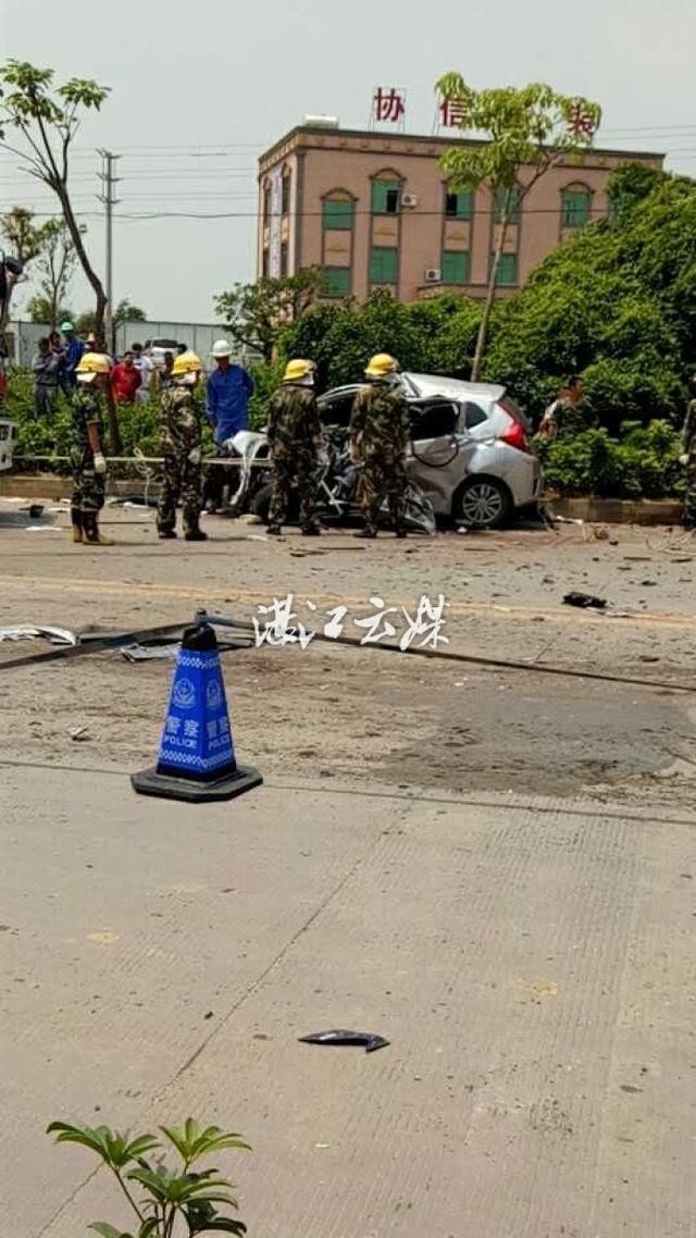 湛江一小轎車和客運中巴相撞 多人死傷數(shù)人一動不動