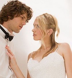 怕痒的男人怕老婆是不是?_大粤网_腾讯网