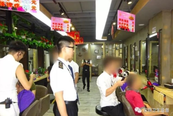布吉一美容美發(fā)店剛“開業(yè)”就被罰 板傻眼：我不知啊