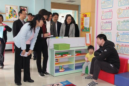 省、市妇联主席到基层开展调研工作