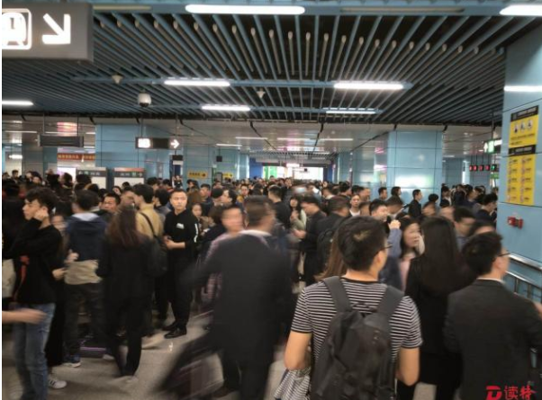 深圳地鐵11號(hào)線故障！去機(jī)場(chǎng)的趕緊繞行