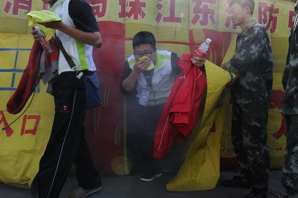 广州消防局举行119宣传月群众进警营体验活动