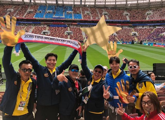 热捧世界杯 Eason校长洗手间相遇