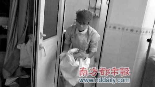 南海红会医院活婴当死婴丢厕所 家属查看在动