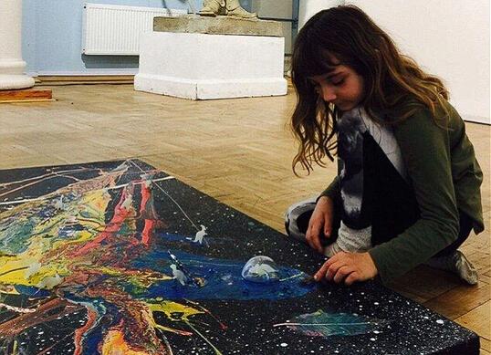 澳洲9岁天才小画家俄罗斯办个展,作品广受赞誉