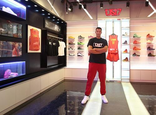 易建联US17篮球文化体验店在深圳南山开业