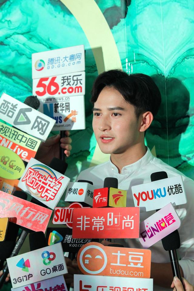 绿水青山HOKINWAH 3060时装盛会 霸屏上演中国时尚传奇大秀