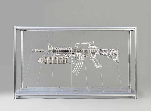 《度量21克》 占研 PVC板材、铝合金型材、钢丝等 101cm×58cm×31cm ，2014