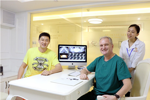 广东篮球主教练杜锋和他的德国牙科医生