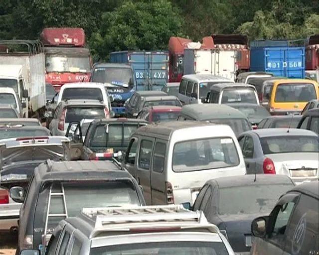 老舊車提前報廢最高補貼3萬！深圳車主排隊3天隊伍超