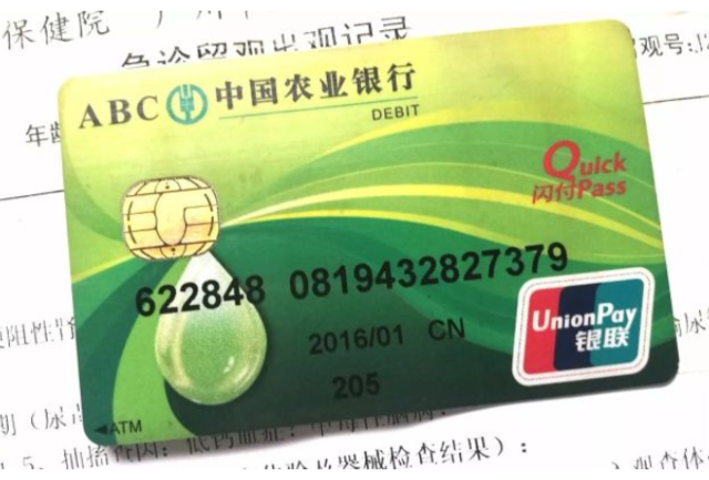 8歲女孩隨身攜尿袋 跟父親廣州街頭乞討