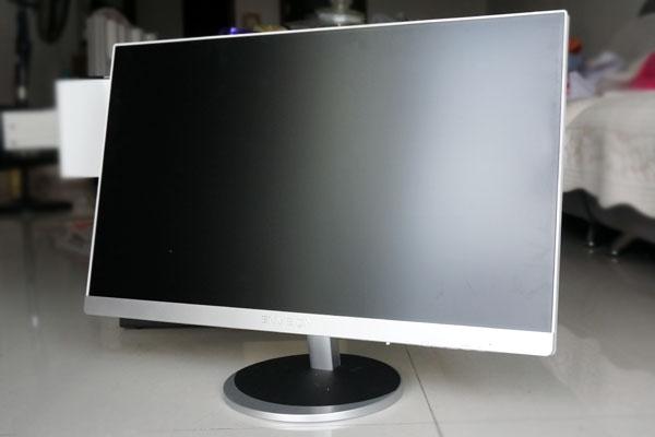 几乎看不到的边框!易美逊27英寸IPS白色显示器