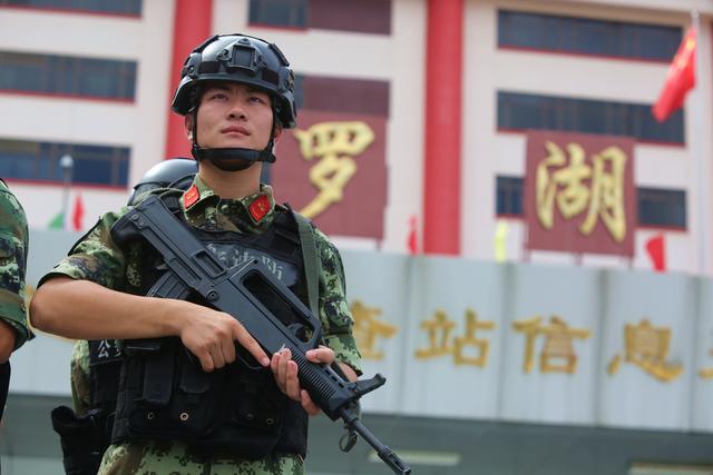 深圳特区武警国庆执勤保平安