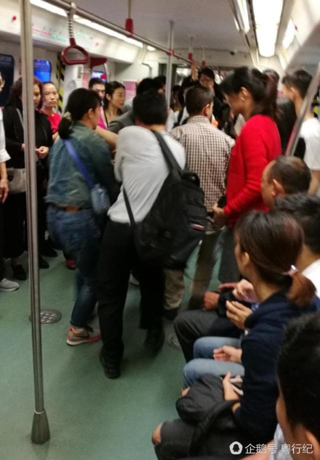 廣州一旅客在地鐵車廂突發(fā)抽搐 市民按緊急鈴