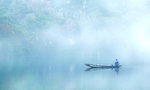 星湖烟雨蒙蒙春意浓 堪比江南赛西湖