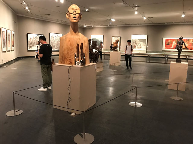 �ഺ��ʱ�������ڶ����������ѧԺ�����ʦ����չ��Ļ