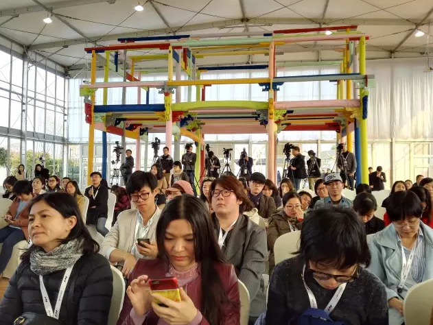 ������ʵ�����������չ��Ļ