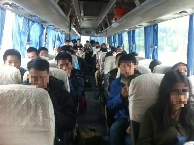 江门高速交警严查超员大客车 一客车多装10人被拦下