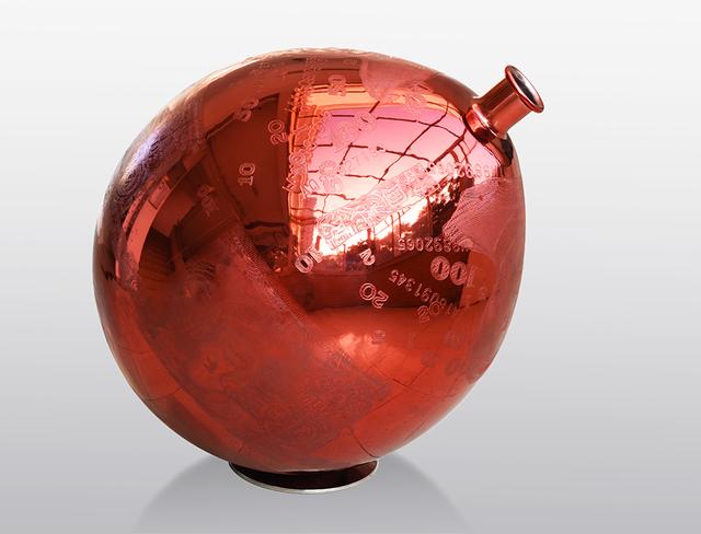 《中国人民 · 气球 》 张海鹏 不锈钢电镀、蚀刻 130cm×130cm×100cm ， 2015