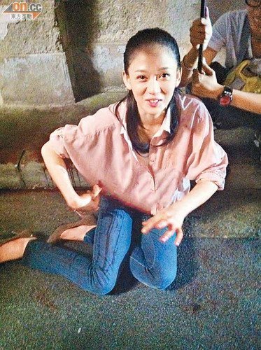 陳喬恩拍戲淋雨狂哭 不慎受傷流血(圖)