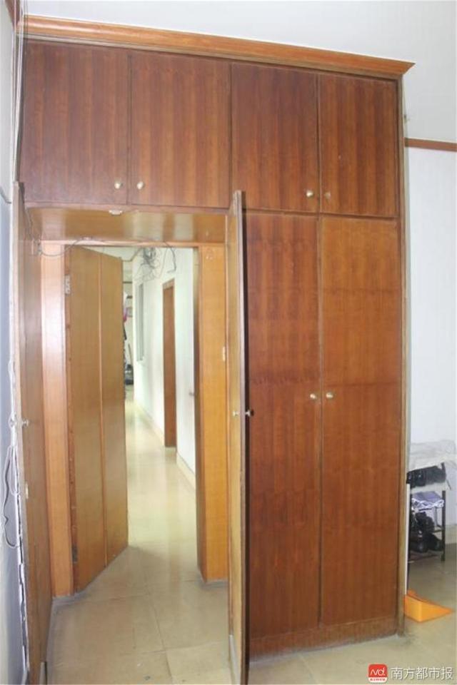 中山老板逃避檢查 在衣柜設(shè)“機(jī)關(guān)密道”