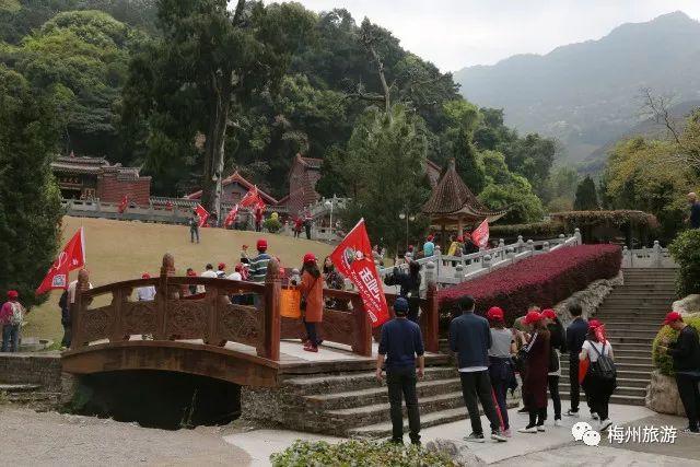 首届中国汽车旅行大会暨第七届广东省自驾旅游日活动在梅州举行 