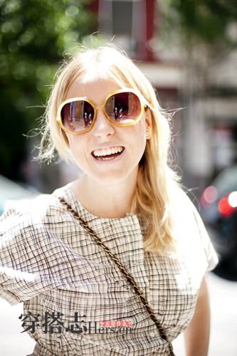 收敛斑斓兼顾清爽 初进早秋正当时