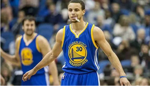 广东篮球主教练杜锋和他的德国牙科医生