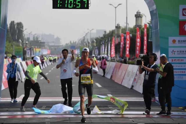 2018银川国际马拉松冠军强势诞生!带你直击现场!