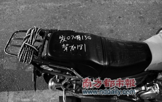 深牌奥迪车汕头国道出事故图片
