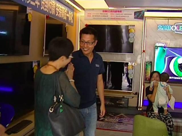 佛山禪城一女子突然倒下 財物掉了一地