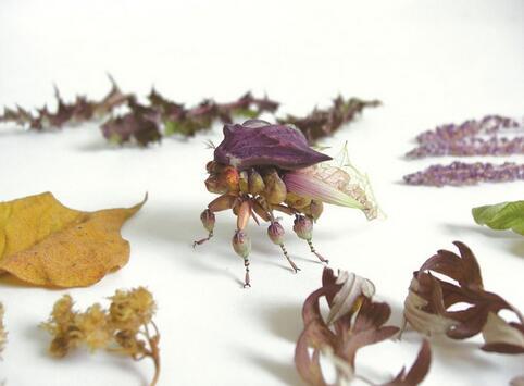 日本艺术家Hiroshi Shinno创作的仿真昆虫雕塑