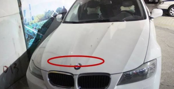 羅湖妙齡女子心情不好劃10多輛車 保時捷寶馬遭殃