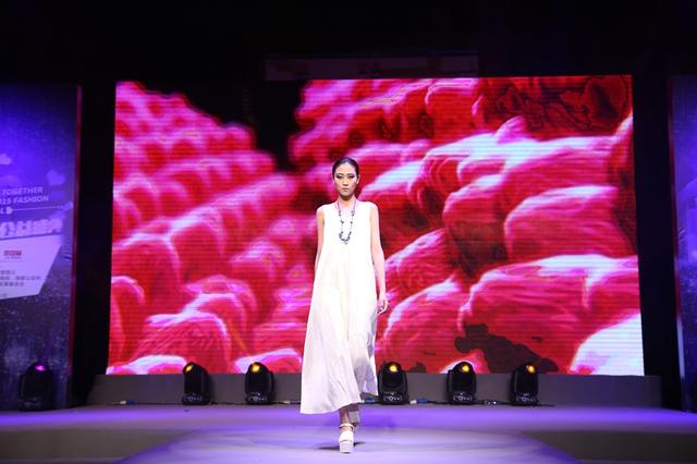 何淑君纽约时装周Mary Ho“节气”系列绽放腾讯时尚公益盛典