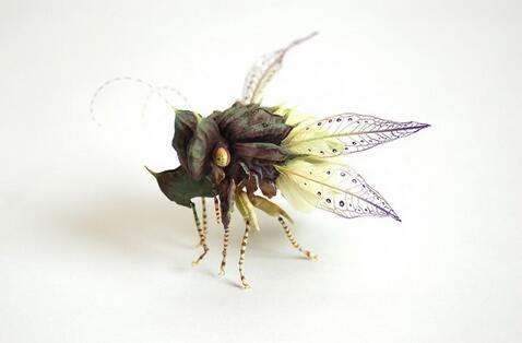 日本艺术家Hiroshi Shinno创作的仿真昆虫雕塑